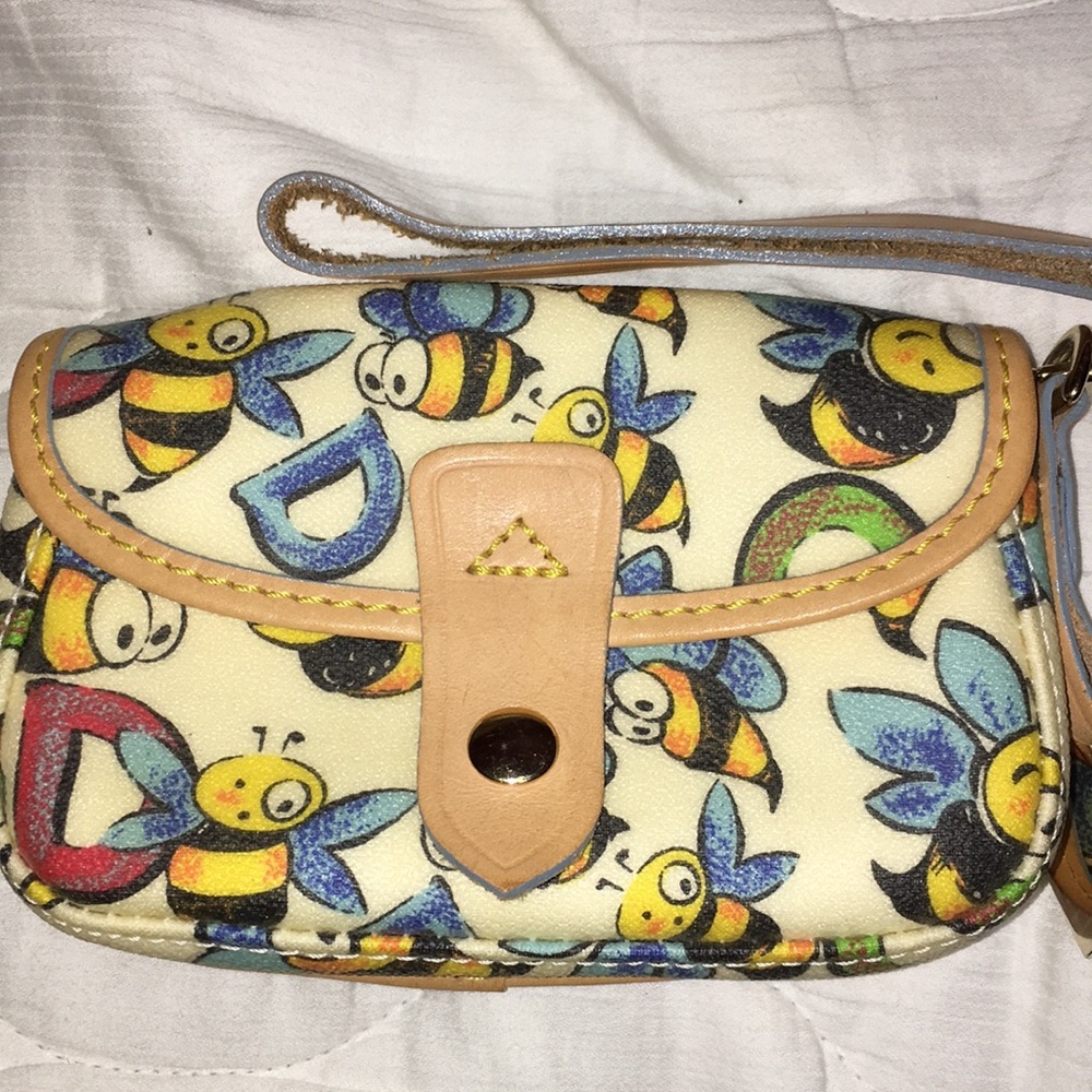 🐝Authentic Dooney & Bourke B6002138 Bumble Bee🐝